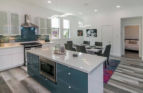East Downtown Houston House | 5 BEDROOM + BATHS LUXURY HOME NEAR DOWNTOWN