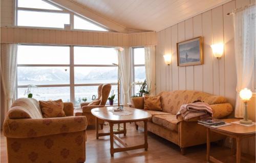 Brekke House | 5 Bedroom Beach Front Home In Lavik