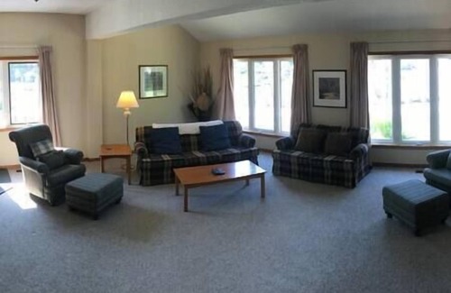 Honey Harbour House | 5 Bedroom Cottage on Georgian Bay - The Victoria