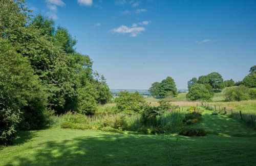 Horton House | 5 bedroom cottage in rural Staffordshire