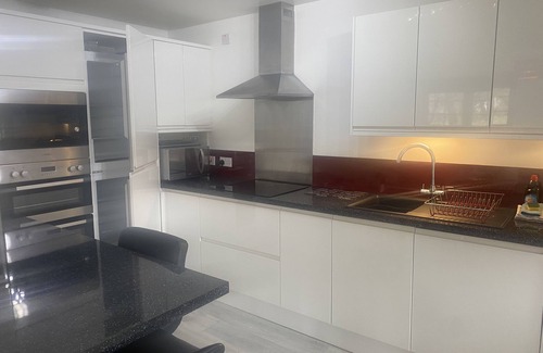Tillicoultry Apartment | 5 bedroom luxury lodge with private hot tub, unobstructed views, large gardens, barbecue area and fr