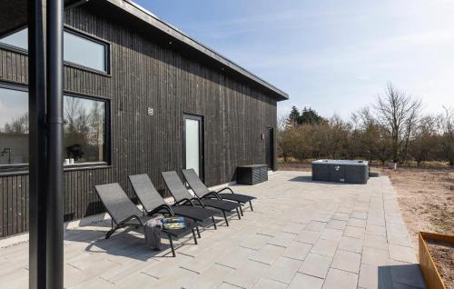 Nørre Hurup House | 5 Bedroom Stunning Home In Hadsund