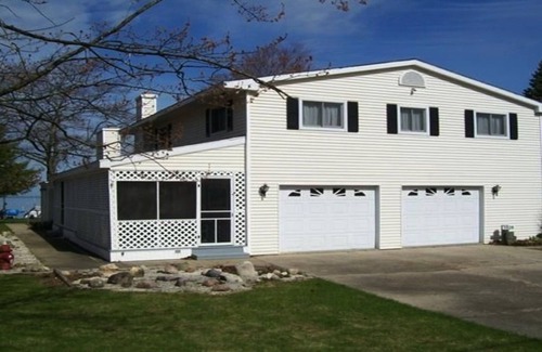 Onaway House | 5 Bedroom Waterfront Home/Private Beach on Beautiful Black Lake Pure Michigan!