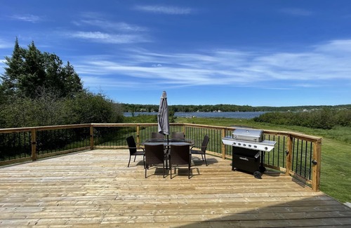 Bonfield Cottage | 5 Bedroom Waterfront Lake House