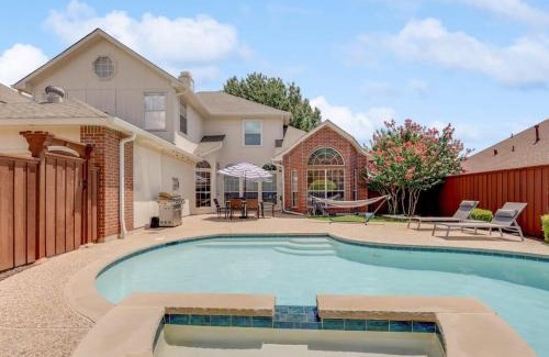 Plano House | 5 Bedrooms Backyard Oasis - Groups Welcome