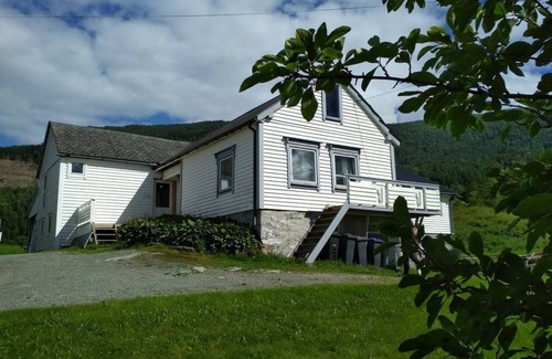 Herand House | 5 bedrooms, large apartment on farm, nice view and nature