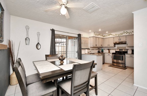 North Houston House | 5 Beds - Patio and Games Near Downtown