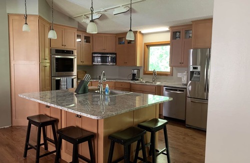 Palmyra House | 5 BR, 4 baths, Pool, HotTub, Family Friendly, near Louisville KY, Private