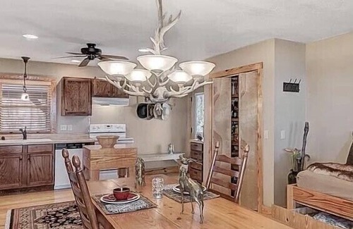 Menlo House | 5⭐️ Breathtaking Bluff Views Serene 2 Bed/2Bath Brow Cabin Cloudland near Mentone