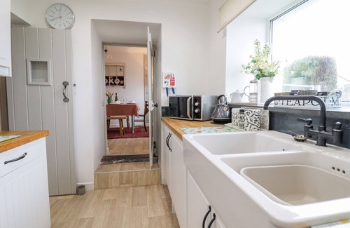Ffestiniog Cottage | 5 BRYN TIRION, pet friendly, with open fire in Llan Ffestiniog