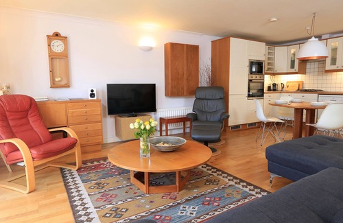 Dartmouth Cottage | 5 DARTMOUTH HOUSE, pet friendly in Dartmouth