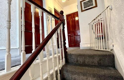Caerwys Villa | 5 En-suite Bedrooms with Large Kitchen & TV Lounge in Beautiful Caerwys North Wales