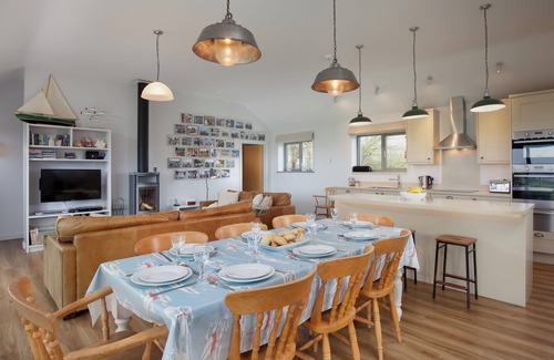 Bantham House | 5* large, dog-friendly holiday home with exceptional coast and countryside views