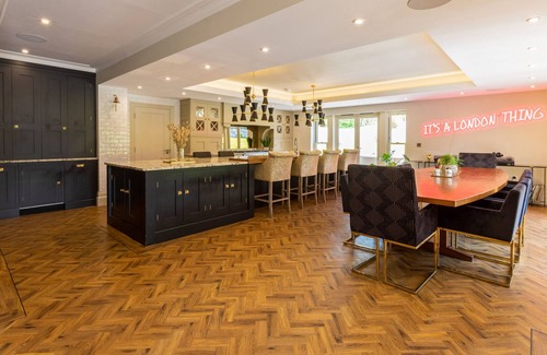 Whalley House | 5* Luxury Home with Cinema & Games Room