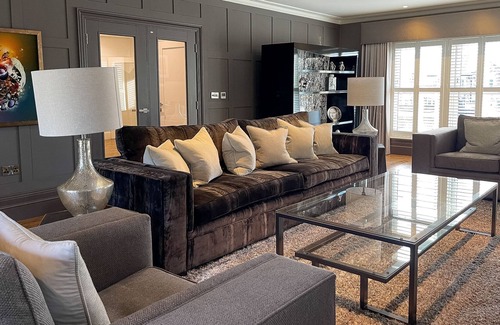 Whalley House | 5* Luxury Home with Cinema & Games Room
