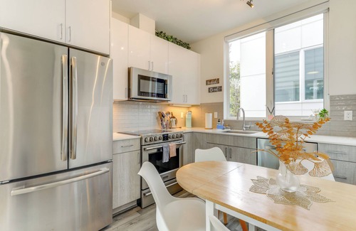 North Queen Anne House | 5 Mi to Dtwn: Pet-Friendly Townhome in Seattle!