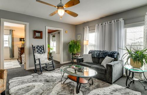 East Syracuse Apartment | 5 Mi to Dtwn Syracuse Updated Apartment!