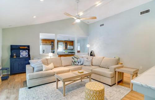 Dennis House | 5 Mi to Historic Granbury Square Lakefront Escape