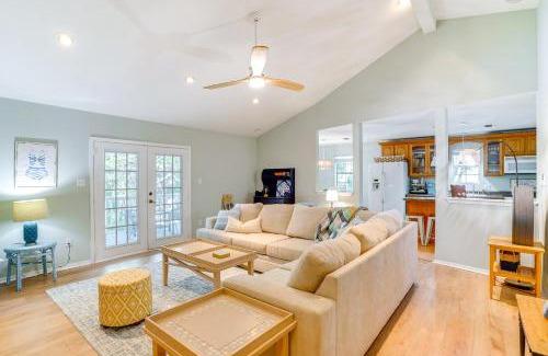 Dennis House | 5 Mi to Historic Granbury Square Lakefront Escape