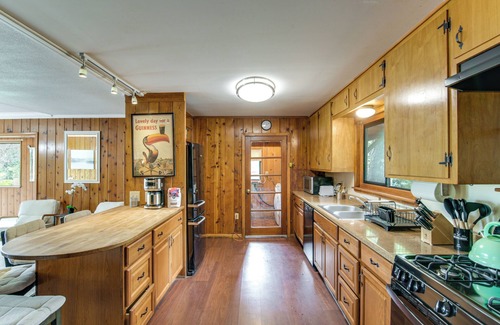 Oroville House | 5 Mi to Lake Oroville: Huge Riverfront Home!