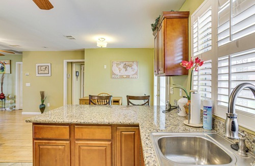 Little Woods House | 5 Mi to UNO Campus: Remote Working Hub w/Patio!