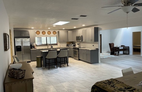Fellowship House | 5 miles to WEC - 3 bdrm + "4th bdrm/Ofc", 2.5 bath 2800 SF Home, Sleeps 10+