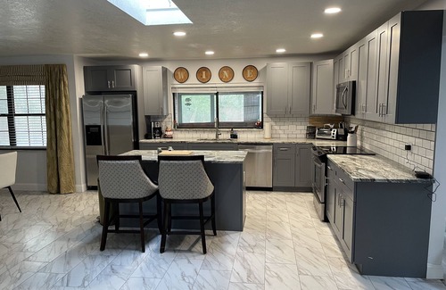 Fellowship House | 5 miles to WEC - 3 bdrm + "4th bdrm/Ofc", 2.5 bath 2800 SF Home, Sleeps 10+