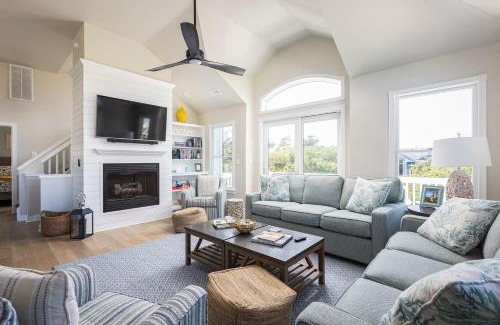 Corolla Light House | 5 Min to Beach Pool Hot Tub Resort Amenities