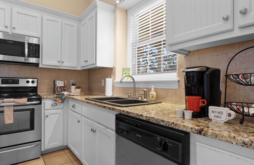 Hollister House | 5 min to Big Cedar, pool, grill, patio