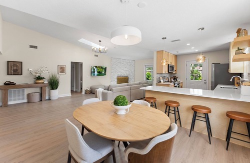 Isle of Palms House | 5 min to Mayo—luxury, comfort & care designed for patients & caregivers.