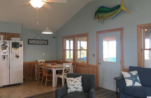 Salvo House | 5 min walk to the beach! BEST porch ever, dogs are welcome