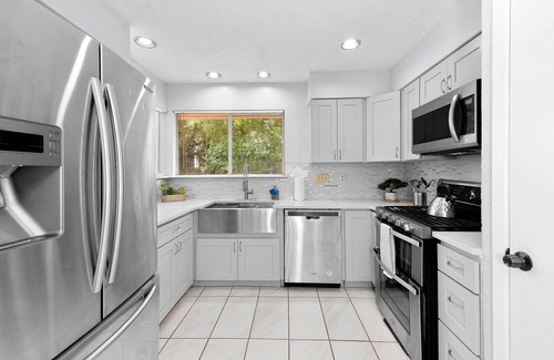 Milwood House | 5 mins to Apple, The Domain & Q2 - Games Room - Ping Pong - Large Backyard