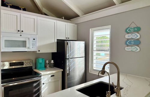 Estate Southgate Condo | 5 Minute walk to the beach!