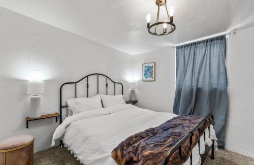 Southside House | 5 minute walking to downtown, NAU, coffee shops, shopping, parks and more!