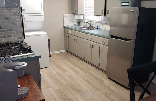 Lubbock House | 5 minutes from Tech/UMC/book a quaint 3 bedroom home w/wifi and laundry