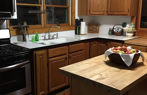 Saugerties Apartment | 5 minutes to HITS, village of Saugerties