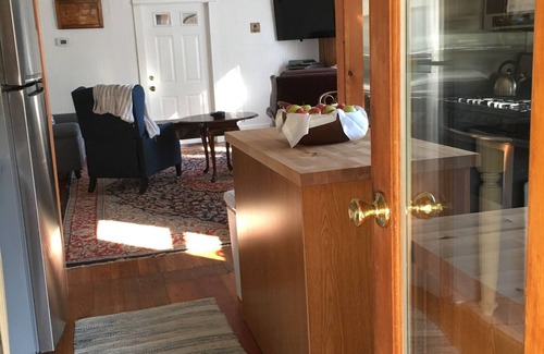 Saugerties Apartment | 5 minutes to HITS, village of Saugerties