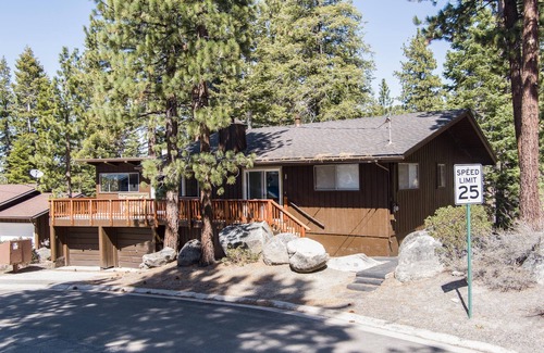 South Lake Tahoe House | 5 minutes to Lake, Heavenly & shopping. Classic modern home backs to forest.