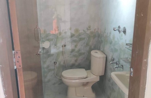 Mirpur House | 5 minutes to Mirpur Cricket Stadium! Family sized condo with varanda