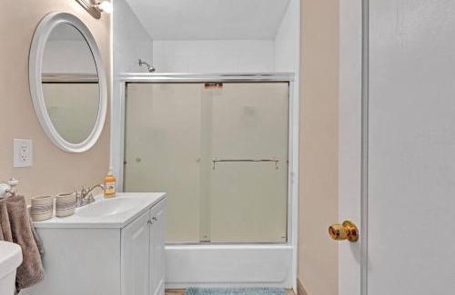 South Lake Villa | 5 Minutes to Ocean & Casino's - Large Backyard