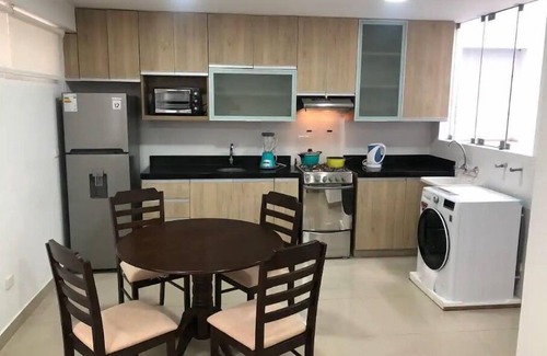 Petit Jean Ocharan House | (5) Modern Miraflores tourist area apartment