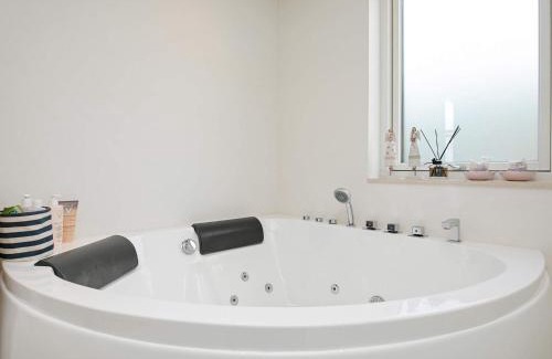 Floutrup House | 5 person holiday home in Roslev