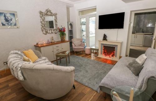 Llanelli House | 5 Pontardulais Road