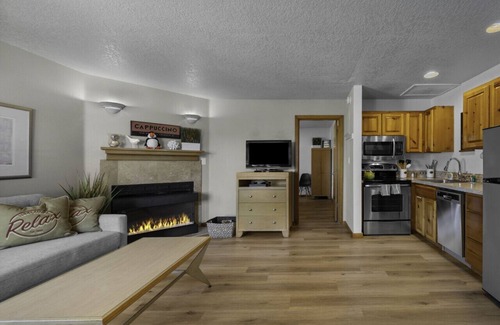 Downtown Cannon Beach House | 5 Puffins Place: Walk to Beach | Coastal Charm | Dog-Friendly