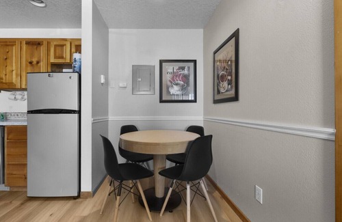 Downtown Cannon Beach House | 5 Puffins Place: Walk to Beach | Coastal Charm | Dog-Friendly