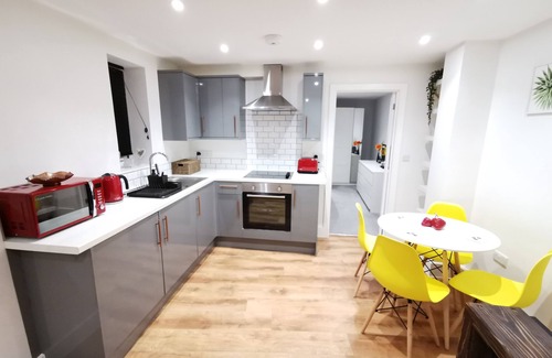 Boscombe Apartment | 5 sleeps with kids play area and travel cot