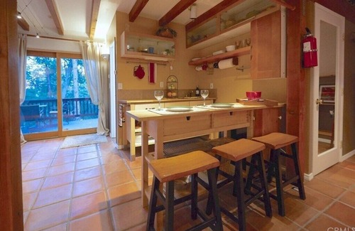 Lake Arrowhead Apartment | 5-STAR LAKE ARROWHEAD STUDIO APARTMENT - SPACEOUS AND COZY NEAR LAKE & VILLAGE !