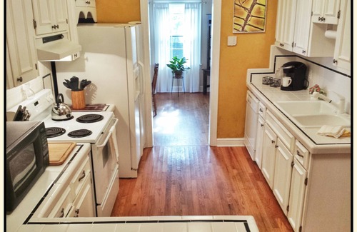 Franklin House | 5 Star listing. Dog Friendly in Downtown Franklin!