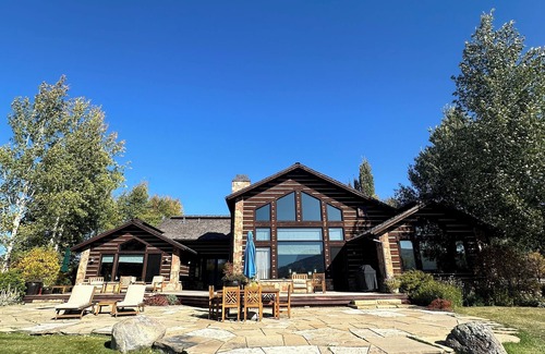 South Park House | 5 Stud Ranch at Shootin’ Iron - The true haven at the wild west.