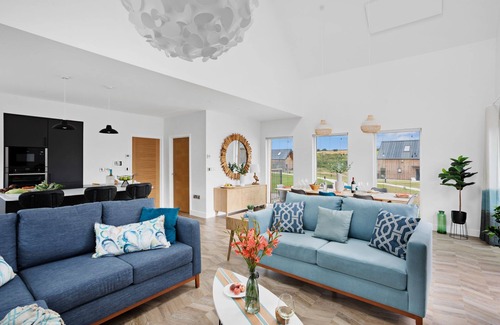 North Buckland House | 5 The Vista, Willingcott Nr Woolacombe - Hot tub/Pet friendly/On-site pool/Ecohome
